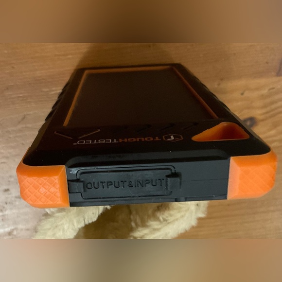 ToughTested: Solar power charger bank withflashlight feature 3 piece bundle/set - Picture 6 of 9